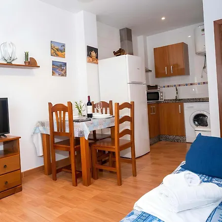 En Conil Facil Aparcamiento Solo Familias Y Parejas